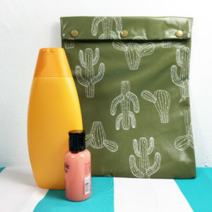 Schwimmtasche/ Schampootasche grün mit Kakteen, wasserdicht Schwimmtasche/ Schampootasche grün mit Kakteen, wasserdicht