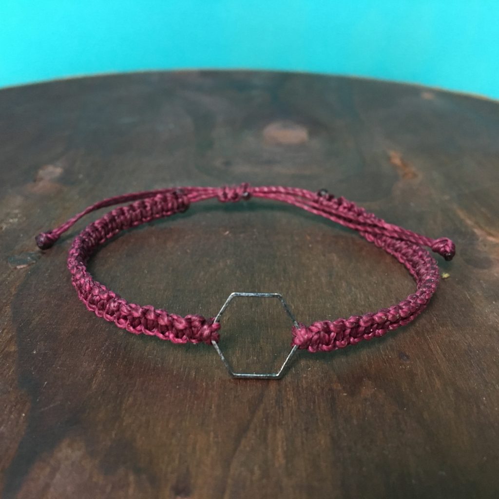 Makramee Armband, Hexagon, silber, Farbwahl Band – Bild 2