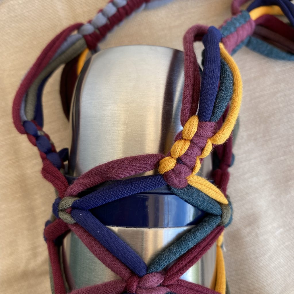 Flaschenhalter, Bottleholder, Makramee, bunt, verstellbar, Textilgarn – Bild 2