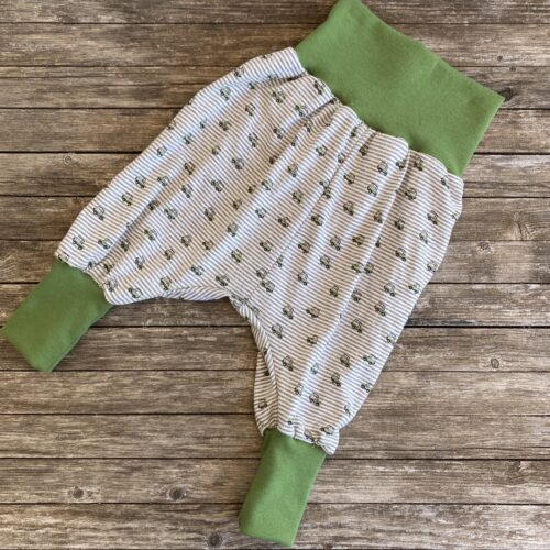 Pumphose/ Mitwachshose, grünes Auto, gestreift, Sommerjersey