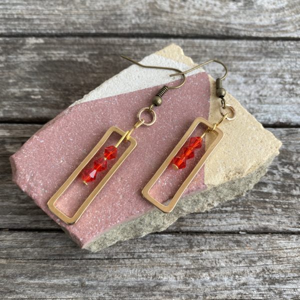 Ohrringe goldfarben, Rechteck, edel mit Glasperle rot