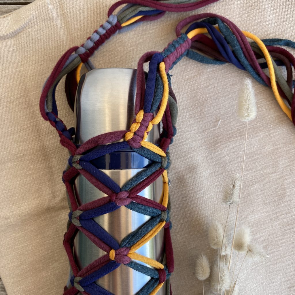 Flaschenhalter, Bottleholder, Makramee, bunt, verstellbar, Textilgarn – Bild 3
