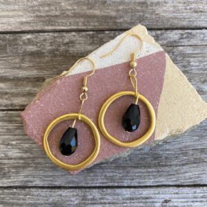 Ohrringe mattes gold, edel mit Glasperle schwarz