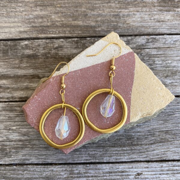 Ohrringe mattes gold, edel mit Glasperle klar transparent
