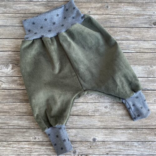 Pumphose/ Mitwachshose/ Baggy Pants Cord grün/ Bündchen mit Sternen/ Herbst/ Winter