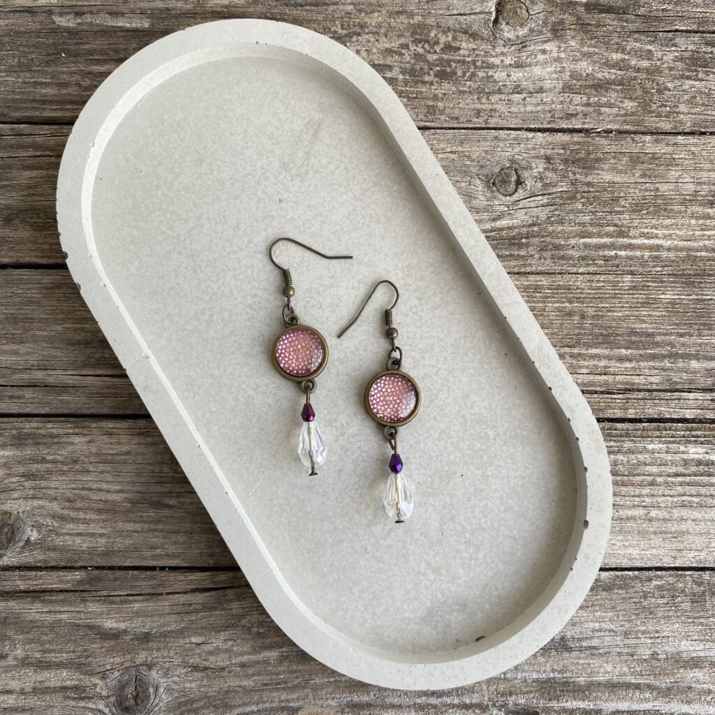 Ohrringe/ Ohrhänger Cabochon Stoff pinke Pünktchen und Glasperlen