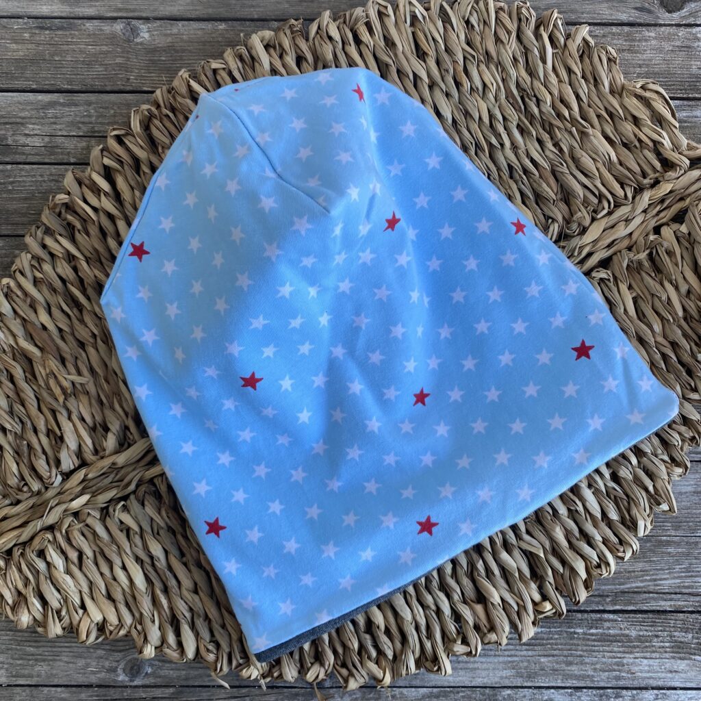 SALE! Beanie, Mütze, Kindermütze, Jersey doppellagig, Hellblau/ Sterne, Gr 48-50