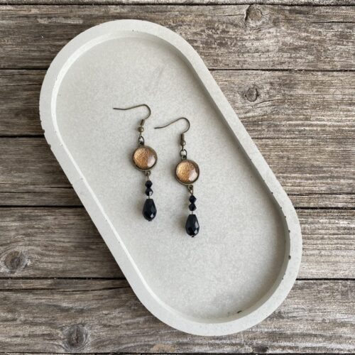 Ohrringe/ Ohrhänger Cabochon Kunstleder Kupfer mit schwarzen Glasperlen