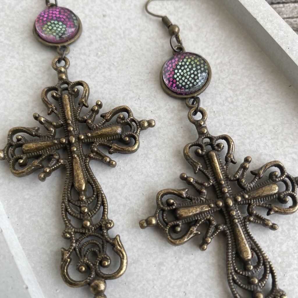 Ohrringe/ Ohrhänger Kreuz mit Cabochon Türkis/Beere/ Silber – Bild 2