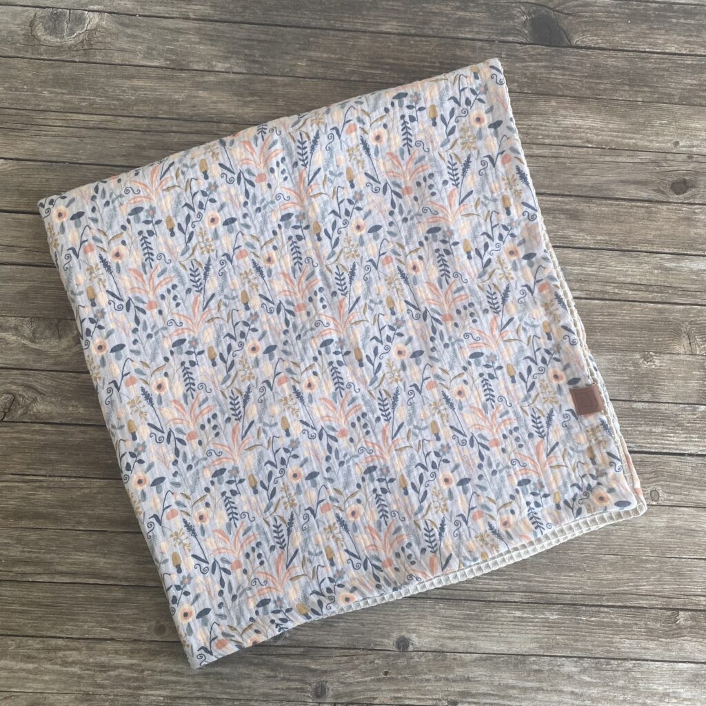 Babydecke, Krabbeldecke, Sommerdecke, Waffelpiqué/ Musselin, beige/ blau/ rosa gemustert, 70 x 70 cm