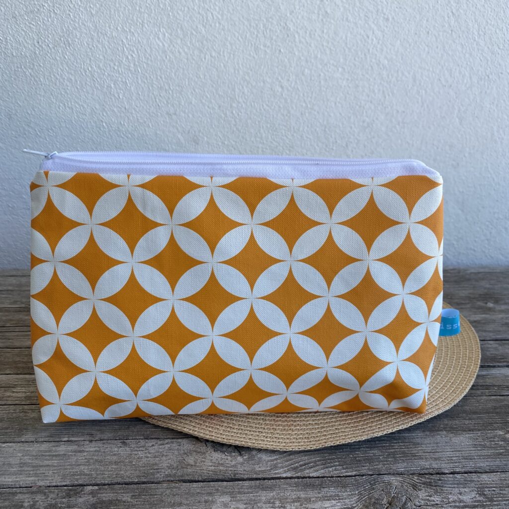 wasserabweisendes Wetbag/ Schwimmtasche im Retro Design aus Wachstuch in orange