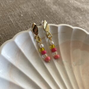 Sommerliche Ohrringe mit Perlen und Gold