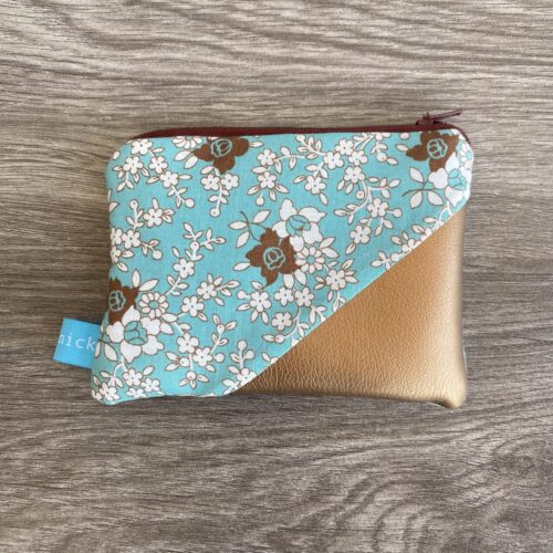 Kleiner Geldbeutel, Portemonnaie, Geldbörse Türkis mit Blumen und Ecke in Kupfer Kunstleder