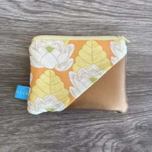 kleiner Geldbeutel Frühling mit floralem Muster in pastell gelb/ orange