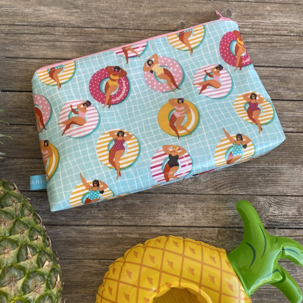 Schwimmtasche/ Wetbag/ Kulturbeutel 'Sommer im Pool' Ladies auf Schwimmreifen