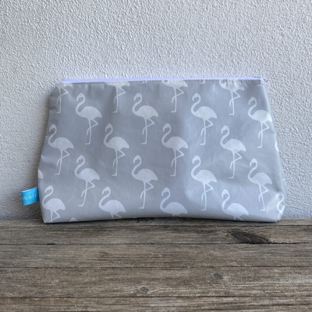 Wetbag, Kulturbeutel, Wickeltasche für Strand oder Schwimmbad mit Flamingo, grau