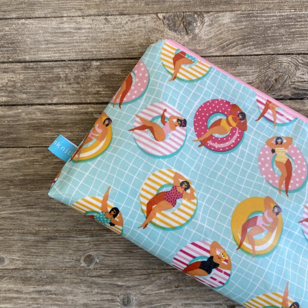Schwimmtasche/ Wetbag/ Kulturbeutel 'Sommer im Pool' Ladies auf Schwimmreifen