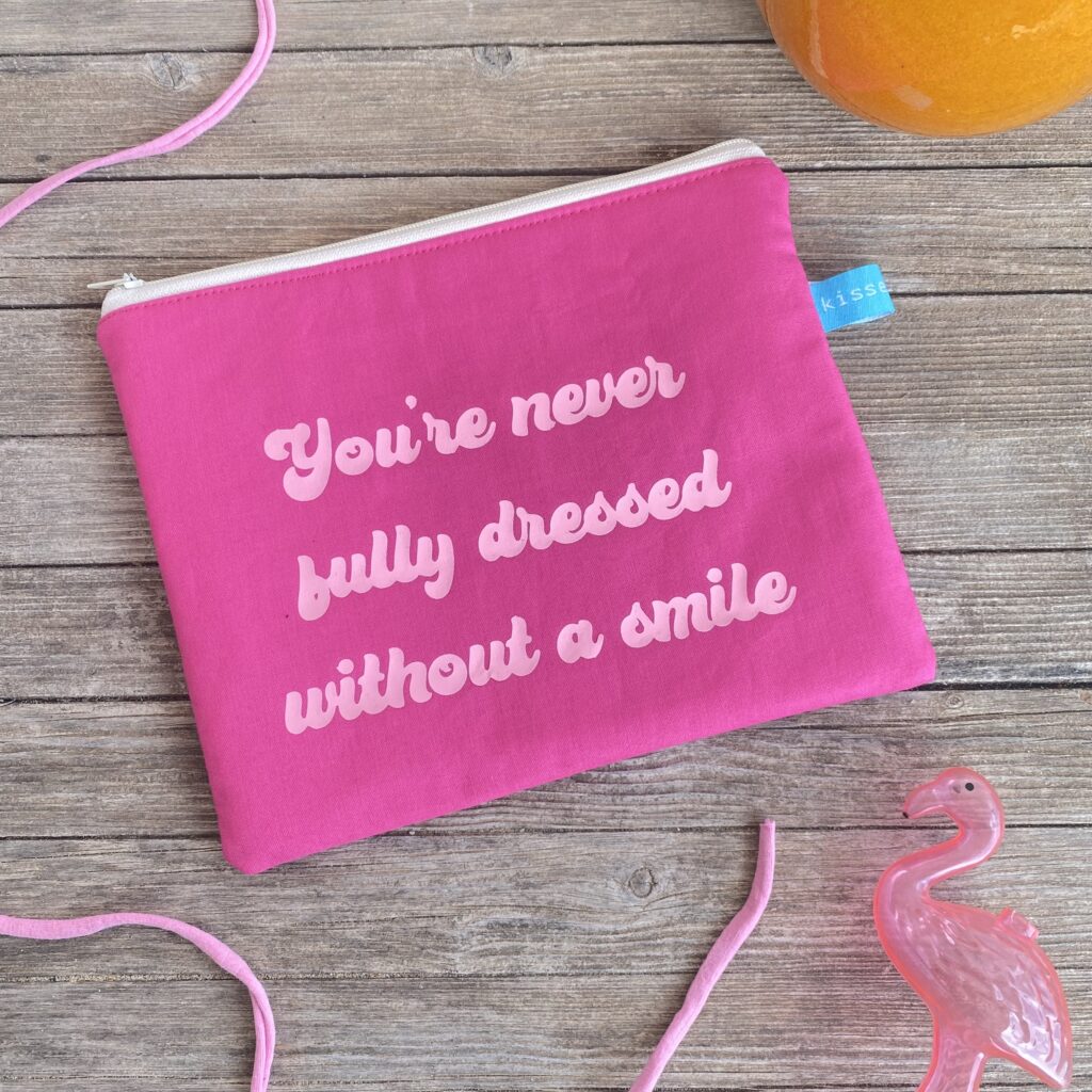 You´re never fully dressed without a smile - Tasche pink mit rosa Schrift