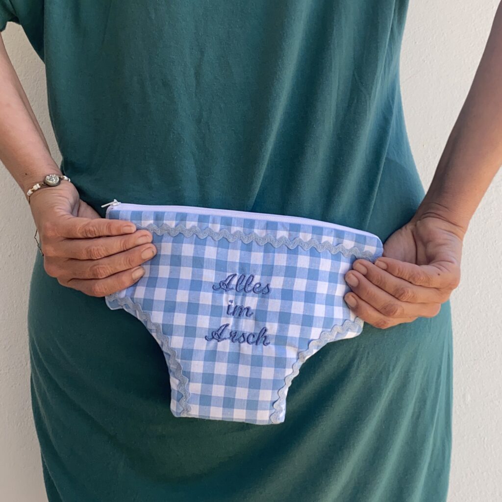 Lustige Tasche mit Spruch "Alles im Arsch" hellblau/ weiß kariert, Geschenk für Freunde