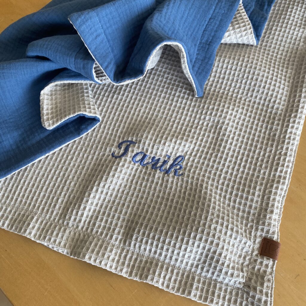 Babydecke, Krabbeldecke, Waffelpiqué/ Musselin, beige/ blau, 70 x 70 cm, personalisiert