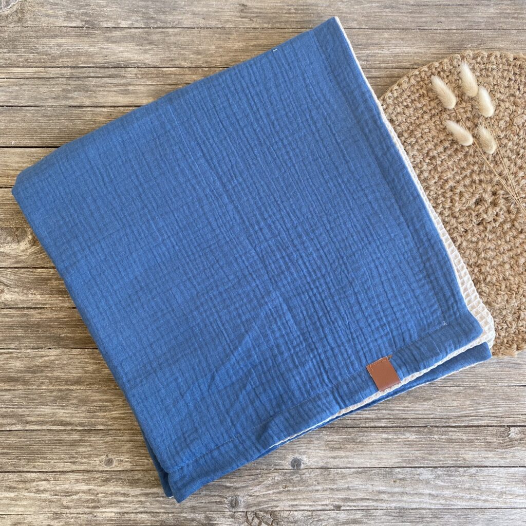 Babydecke, Krabbeldecke, Waffelpiqué/ Musselin, beige/ blau, 70 x 70 cm, personalisiert