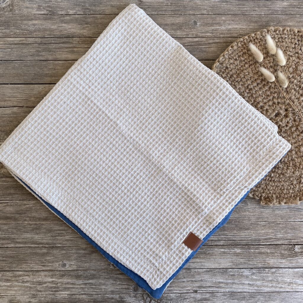 Babydecke, Krabbeldecke, Waffelpiqué/ Musselin, beige/ blau, 70 x 70 cm, personalisiert