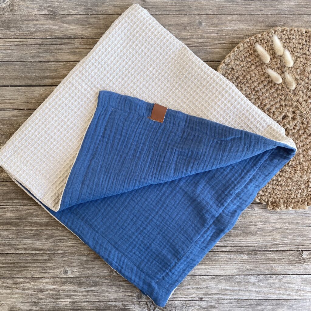 Babydecke, Krabbeldecke, Waffelpiqué/ Musselin, beige/ blau, 70 x 70 cm, personalisiert