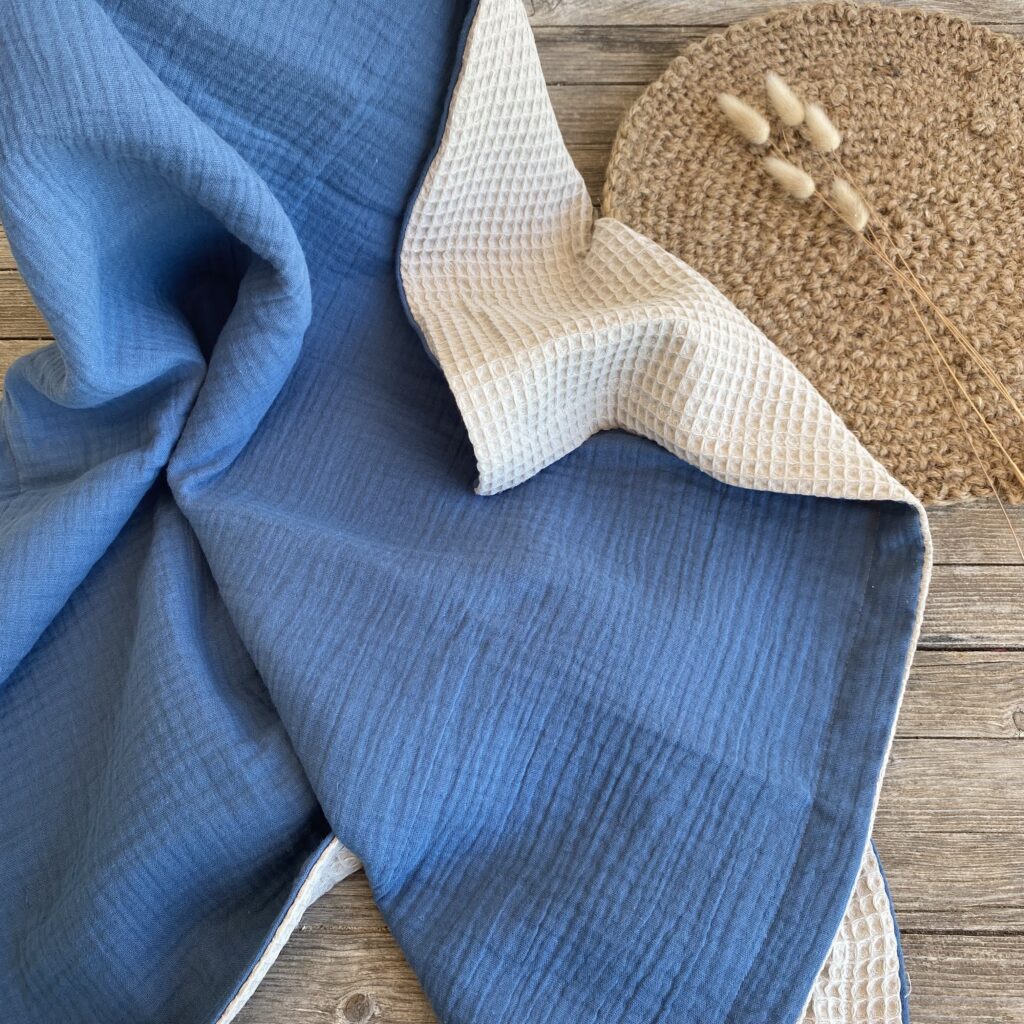 Babydecke, Krabbeldecke, Waffelpiqué/ Musselin, beige/ blau, 70 x 70 cm, personalisiert