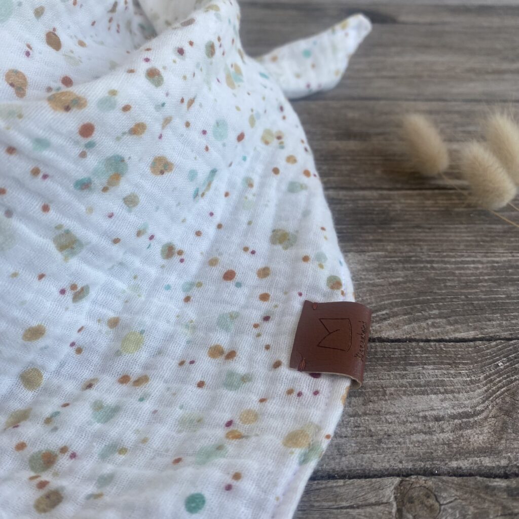 Boho Halstuch aus Musselin, Dreieckstuch, Natur, weiss mit Punkten für Kinder ab 6 J