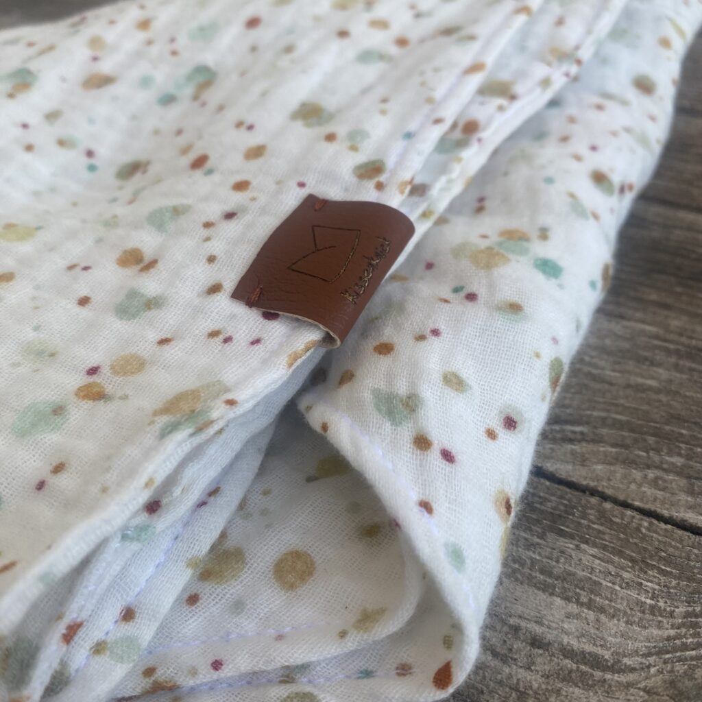 Boho Halstuch aus Musselin, Dreieckstuch, Natur, weiss mit Punkten für Kinder ab 6 J