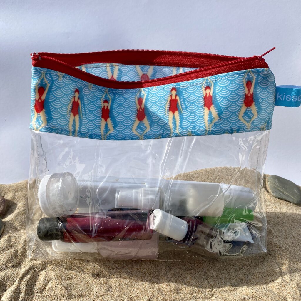transparentes Wetbag/ Kulturbeutel für Flüssigkeiten für das Handgepäck im Flugzeug, Motiv: Schwimmen
