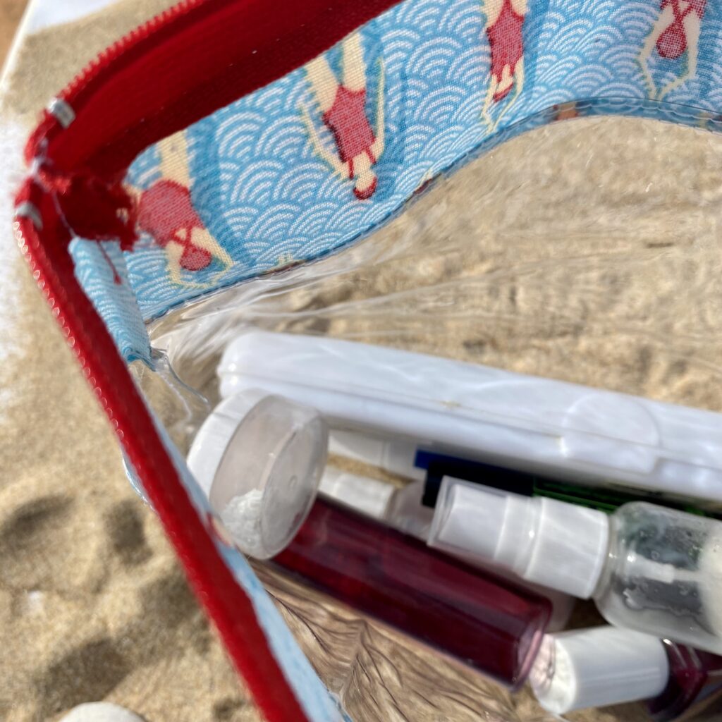 transparentes Wetbag/ Kulturbeutel für Flüssigkeiten für das Handgepäck im Flugzeug, Motiv: Schwimmen