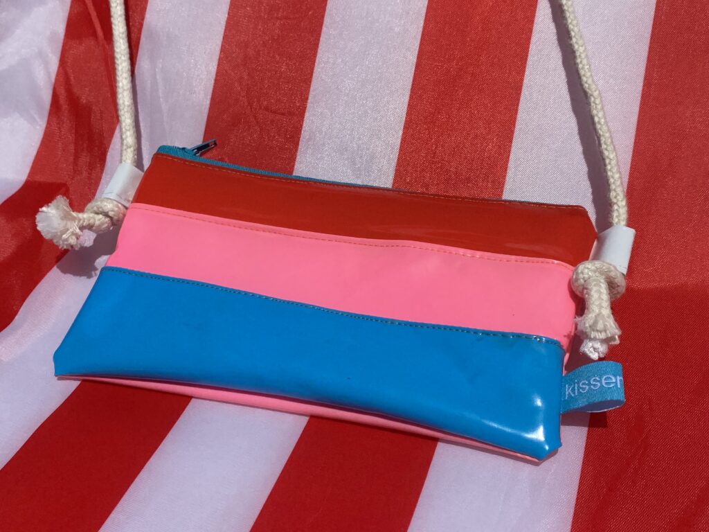 Gestreifte Pool Pouch