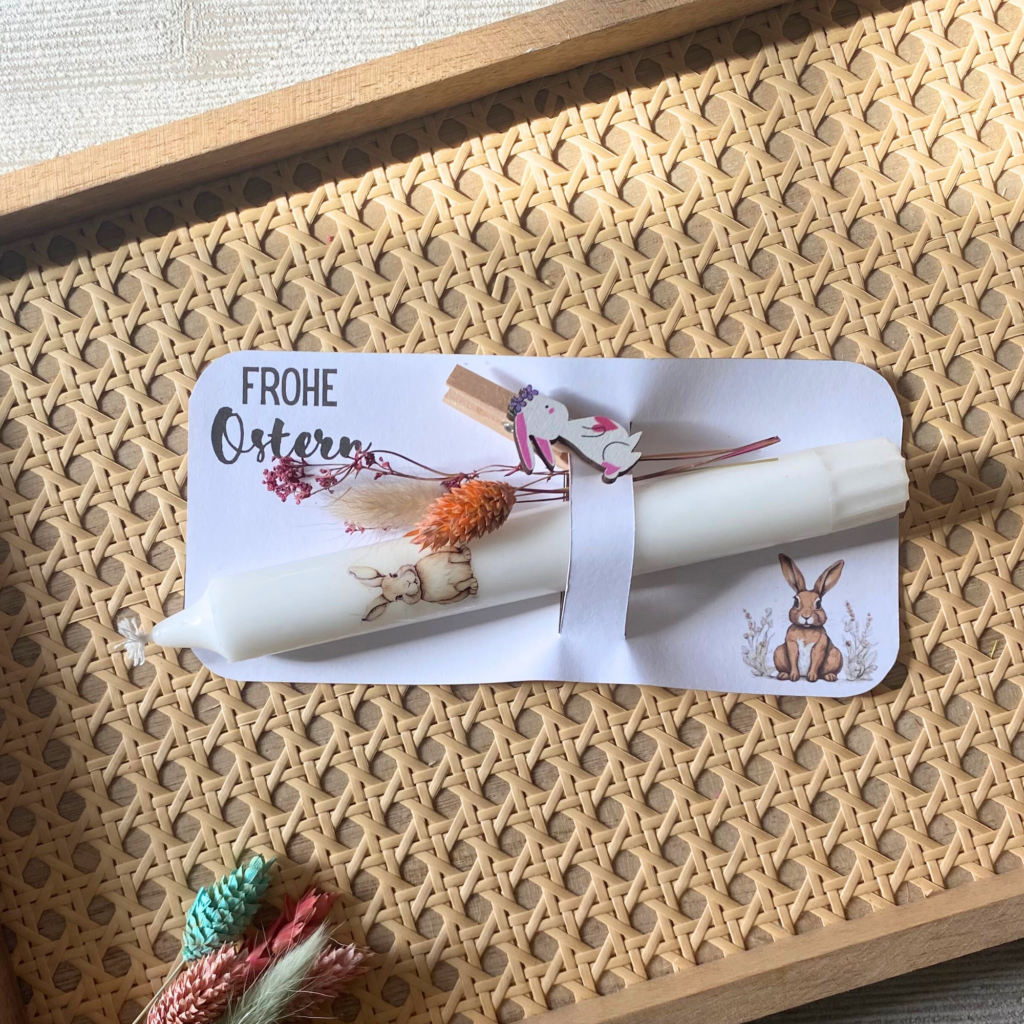 Kerzenverpackung mit Kerze und Osterhasen