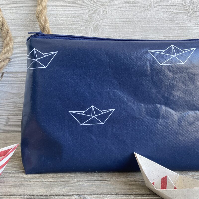 Wetbag Papierboote Vorderansicht Ausschnitt