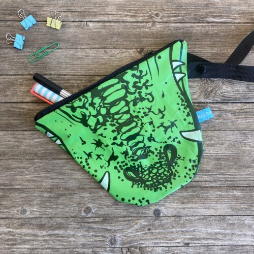 Upcycling Mäppchen Krokodil aus ehemaligen Schwimmtier, mit Reissverschluss, wasserabweisend