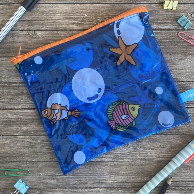 durchsichtiges Upcycling Mäppchen aus Schwimmreifen mit Fischen, Reissverschluss, wasserabweisend