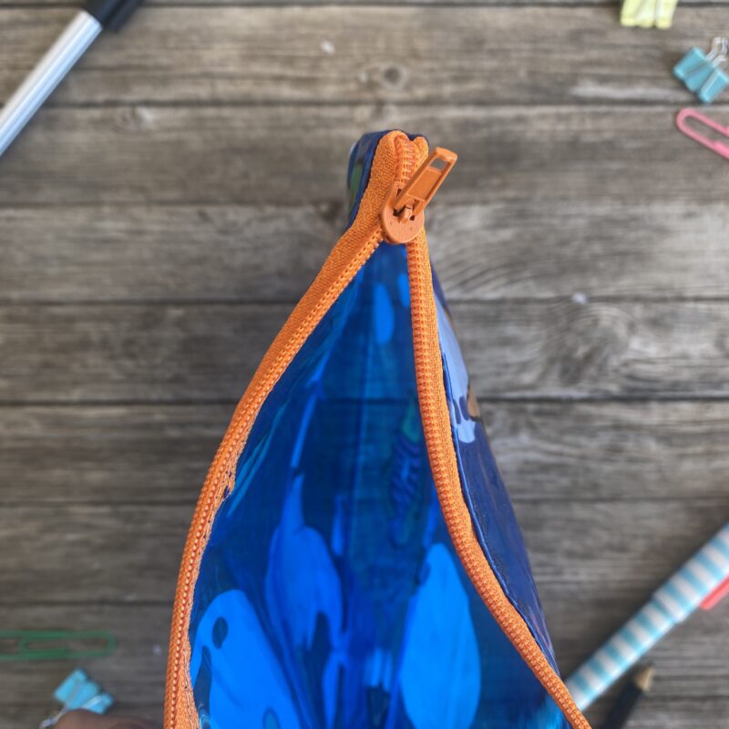 durchsichtiges Upcycling Mäppchen aus Schwimmreifen mit Fischen, Reissverschluss, wasserabweisend
