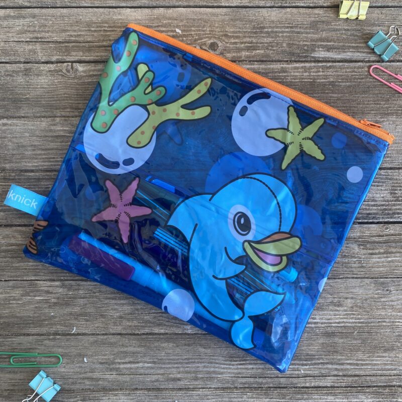 durchsichtiges Upcycling Mäppchen aus Schwimmreifen mit Fischen, Reissverschluss, wasserabweisend