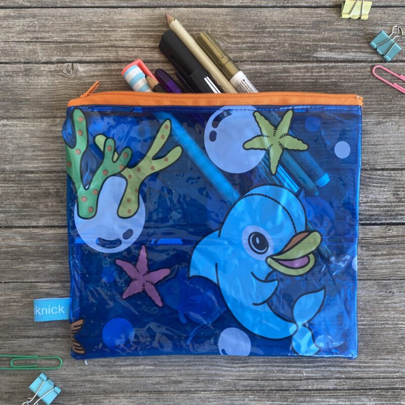durchsichtiges Upcycling Mäppchen aus Schwimmreifen mit Fischen, Reissverschluss, wasserabweisend