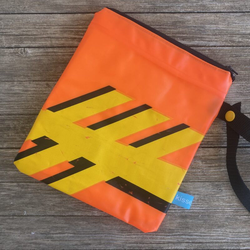 Upcycling Mäppchen aus Schlauchboot mit Aufhängung, Reissverschluss, wasserabweisend , Rückseite