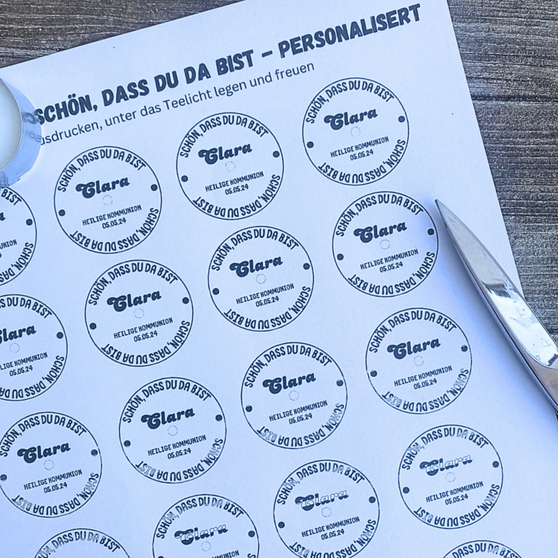 Personalisierbar - Teelicht mit Botschaft - Schön, dass Du da bist - Gastgeschenk - Digitaler Download