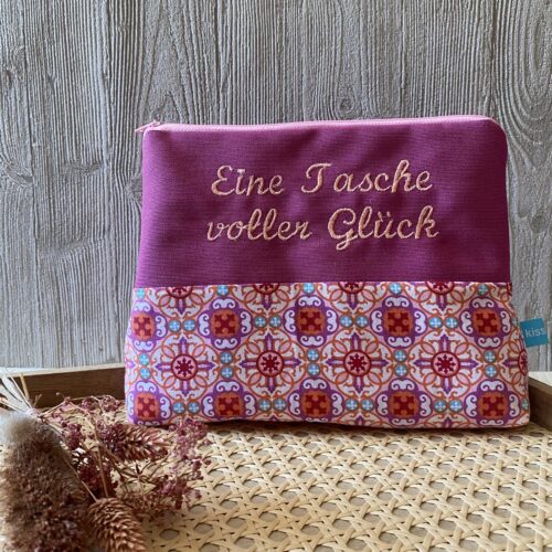 Eine Tasche voller Glück, bestickte Tasche in Pink mit Retromuster