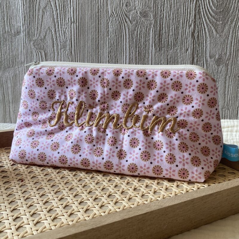 Täschchen Klimbim, bestickte Tasche mit Schriftzug, rosa, geblümt, zarte Farben, Innenfutter und verstärkt, von vorne