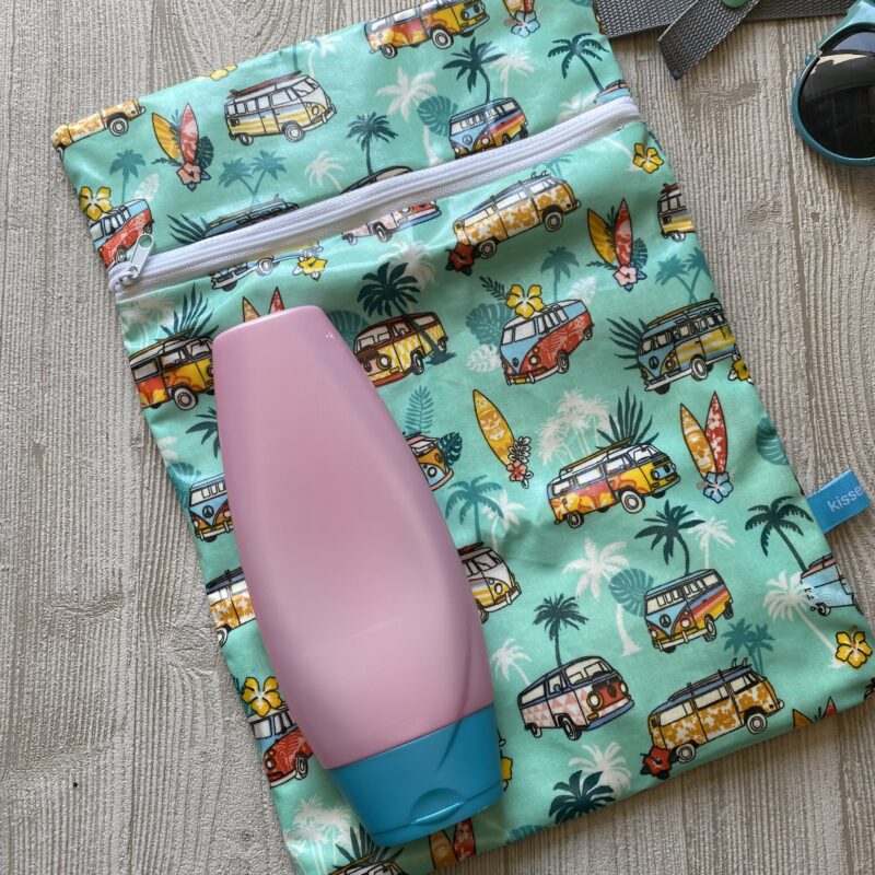 Wetbag, Nasstasche mit Aufhängung für Camping oder Dachzelt, Bulli Motiv in türkis