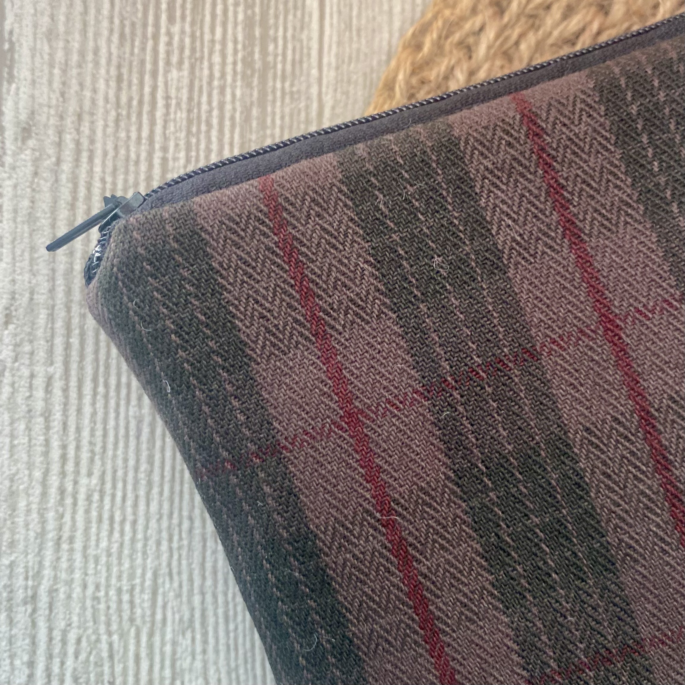 gefütterte Buchtasche für Männer, karierter klassischer Anzugsstoff, Buchhülle mit Reissverschluss, braun, schwarz, rot