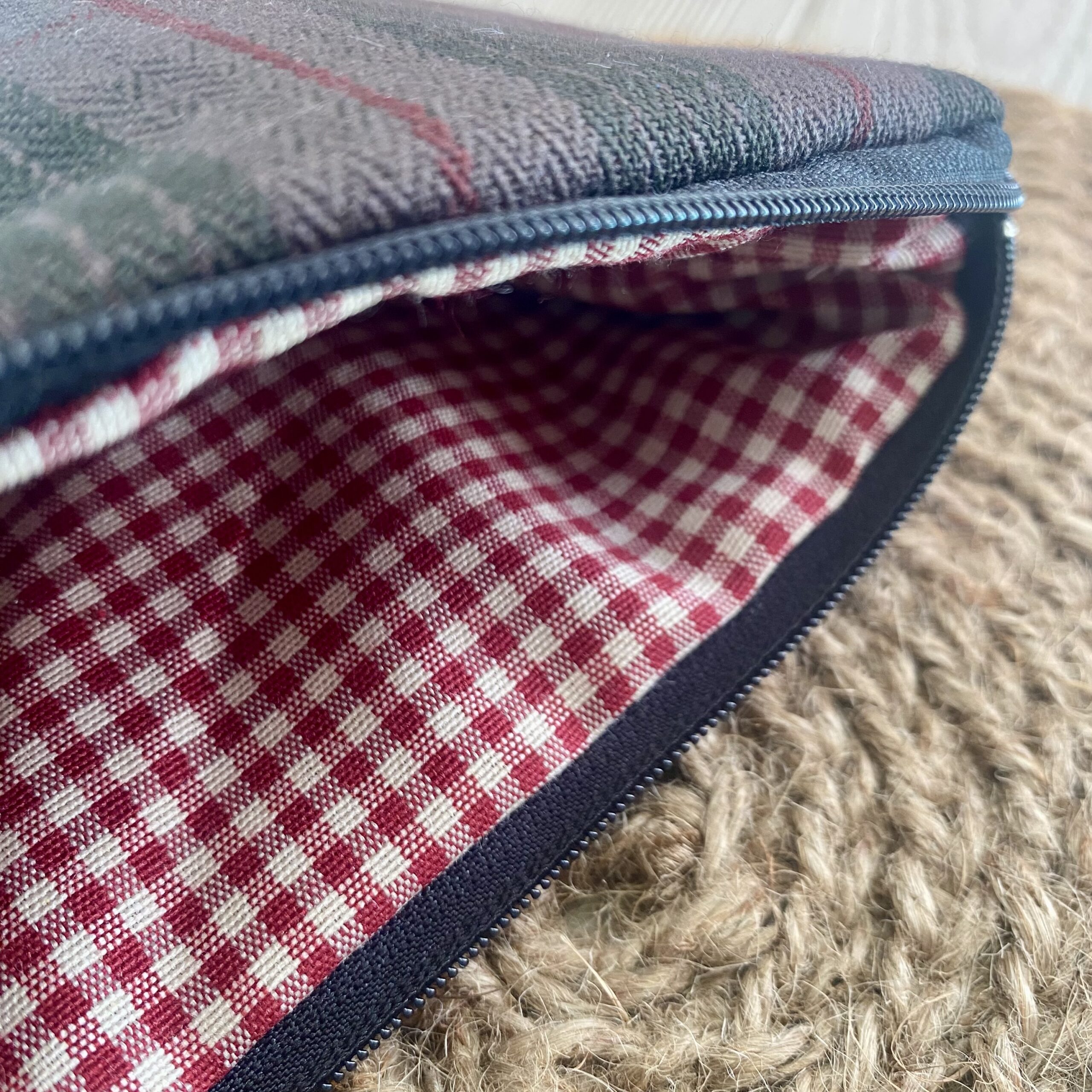 gefütterte Buchtasche für Männer, karierter klassischer Anzugsstoff, Buchhülle mit Reissverschluss, braun, schwarz, rot – Bild 6