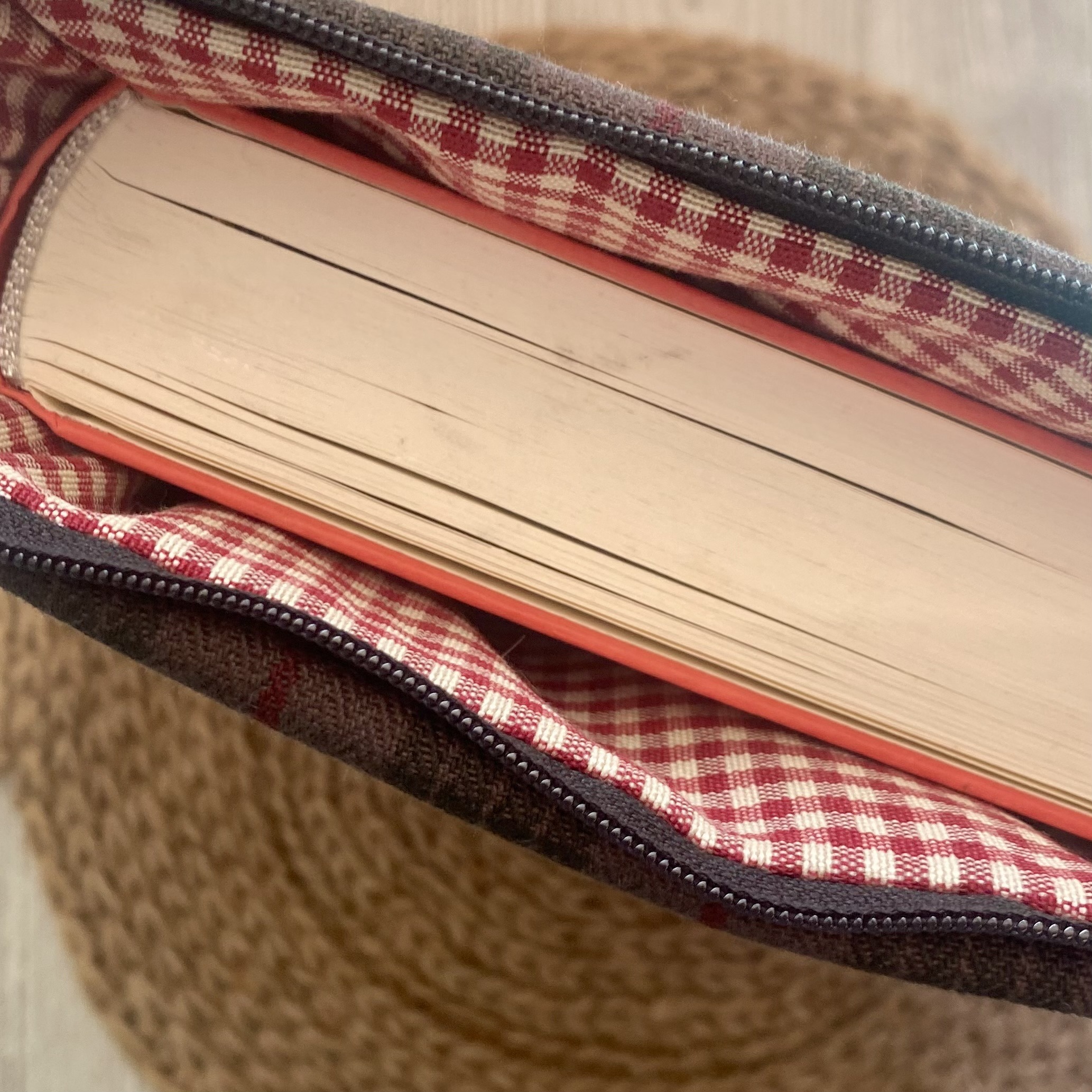 gefütterte Buchtasche für Männer, karierter klassischer Anzugsstoff, Buchhülle mit Reissverschluss, braun, schwarz, rot