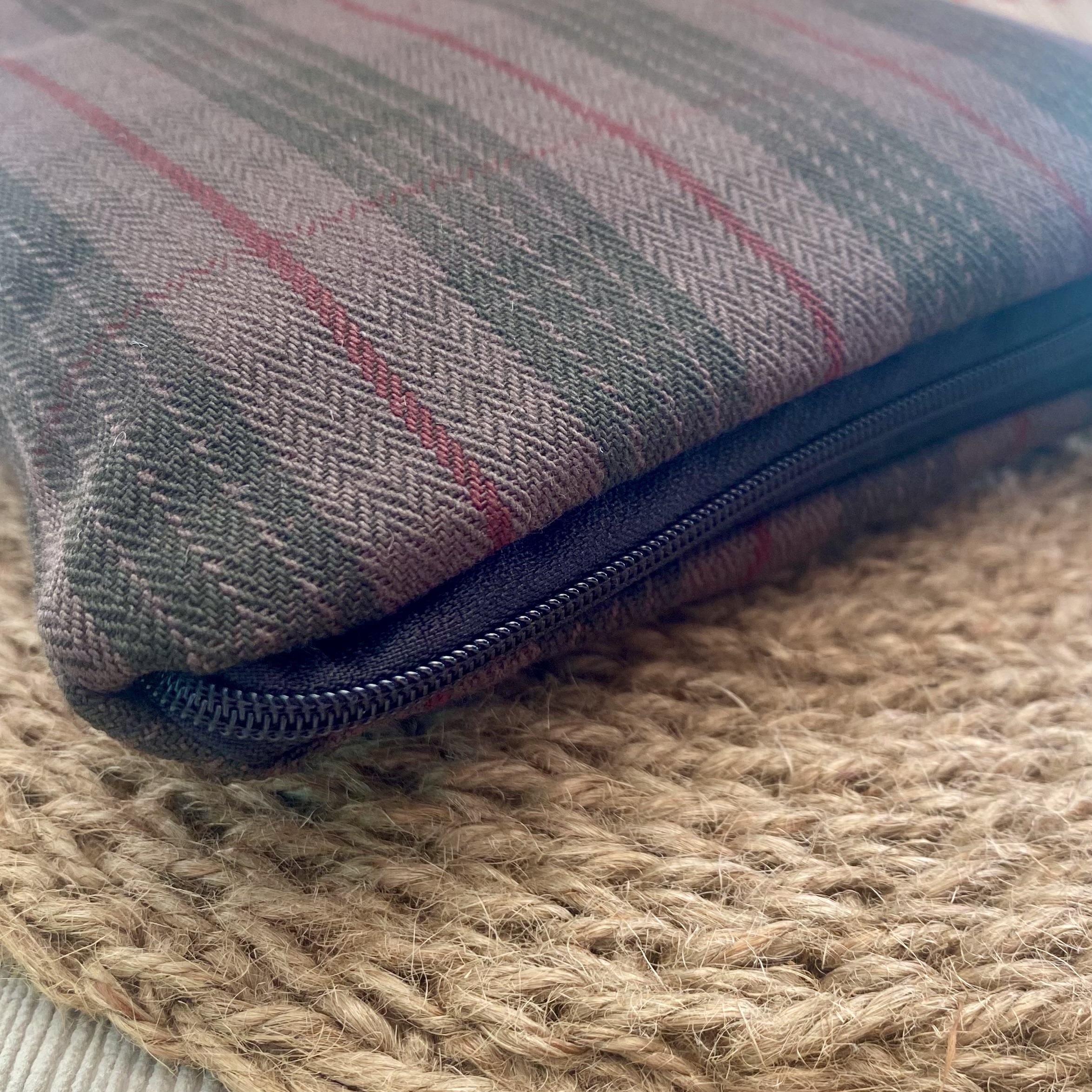 gefütterte Buchtasche für Männer, karierter klassischer Anzugsstoff, Buchhülle mit Reissverschluss, braun, schwarz, rot