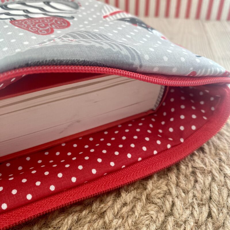 gepolsterte Buchtasche im Retrolook mit Reissverschluss, Buchhülle, mit Cupcakes